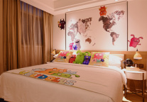 萌宠来袭! 凯里亚德酒店联手阿里影业阿里鱼，推出“丑娃娃”主题房
