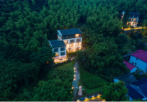 “冻龄女神”万绮雯现身莫干山宿里，首次为民宿代言