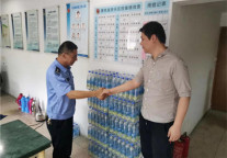 向他们致敬！润家联合建行苏州园区支行开展“夏日送清凉”活动