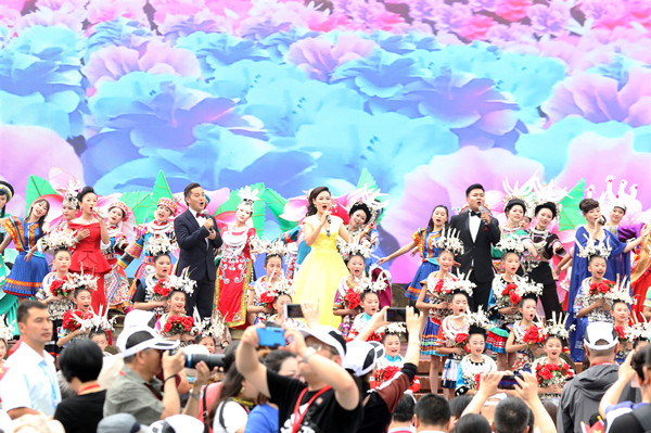 019都匀毛尖(国际)茶人会开幕,14个项目协议引资190亿 019都匀毛尖(国际)茶人会开幕,14个项目协议引资190亿