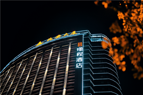 图片1柳州兆安瑾程酒店招牌点亮.png