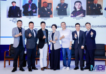 一群70.80谈论着90.00后……