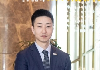 白亮出任烟台金海岸希尔顿酒店总经理
