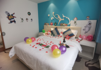 美酒助兴  山水时尚酒店·大连星海公园东财店开启圣诞浪漫夜