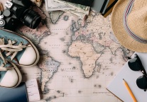 话剧、盲盒、小火锅，长租公寓的爆款IP怎么玩？