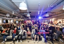 万圣夜直播观赛英雄联盟S10，梦想加空间打造轻松社交氛围