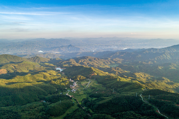 摄图网_501658430_banner_广东河源缺牙山自然风光(企业商用).jpg