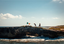 迈点旅汇|第2家网红深坑酒店选址杭州、全球旅游收入上半年跌80%、重庆方特9月将永久停业……