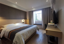 选择格盟嘉兴市南湖区南湖酒店，开启秋日红色风景之旅