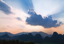 峨眉山A：预计2020年亏损3500万元-4500万元