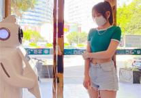 业内率先规模化使用智能测温门岗机器人 碧家为租客营造更安心环境
