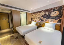 IU酒店新店速递｜核心商圈，毗邻大雁塔，古都西安再开新店！