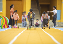 每一笔订单即一笔善款，美团公益携手酒店商家帮助山区幼儿园铺设运动场