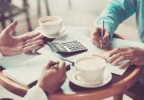 众信旅游：朱宁辞去独立董事等职务