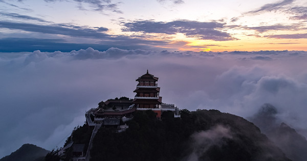 摄图网_501559421_banner_王屋山云海（企业商用）.jpg