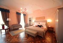 华天酒店获政府补助资金1117.8万元