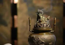 寻一方庭院，何不烹茶熏香，以慰时光