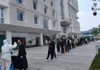 核酸流动采样车现身广益尔家人才公寓，便民暖心