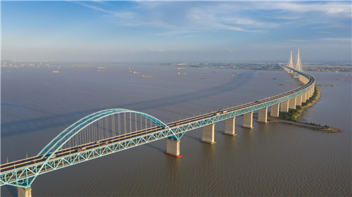 摄图网_501777840_banner_南通沪苏通长江公铁大桥（企业商用）.jpg