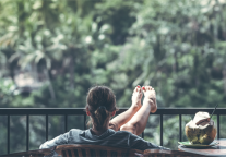 “宅旅游”成国庆出行新宠 什么样的酒店躺平最舒服？