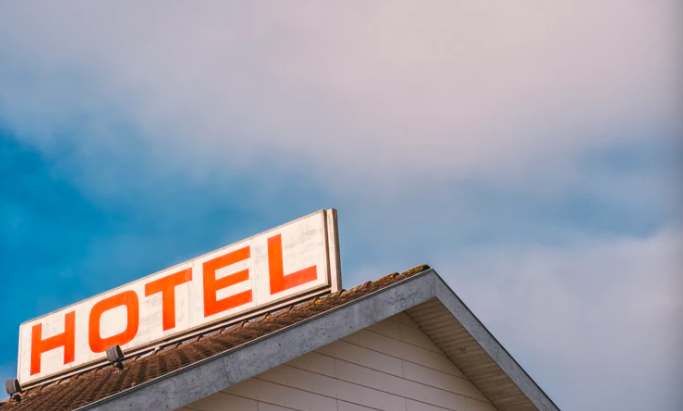 截至Q3末中国筹建酒店数量超过3600家，高端品牌占22%