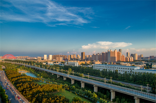 摄图网_501039761_秋天的城市（企业商用）.jpg