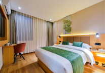 大理的慢生活从清风拂微光开始，你的安心旅程由格林豪泰酒店开启