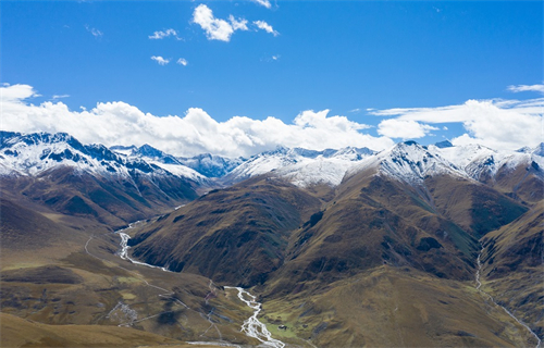 摄图网_501679274_西藏昌都风光连绵的雪山(企业商用.jpg