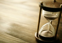 万达酒店：上半年营运及管理服务收益增至约2.624亿港元