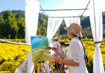 央视来这里直播啦！花海好“丰”景，明月山下遍地金！