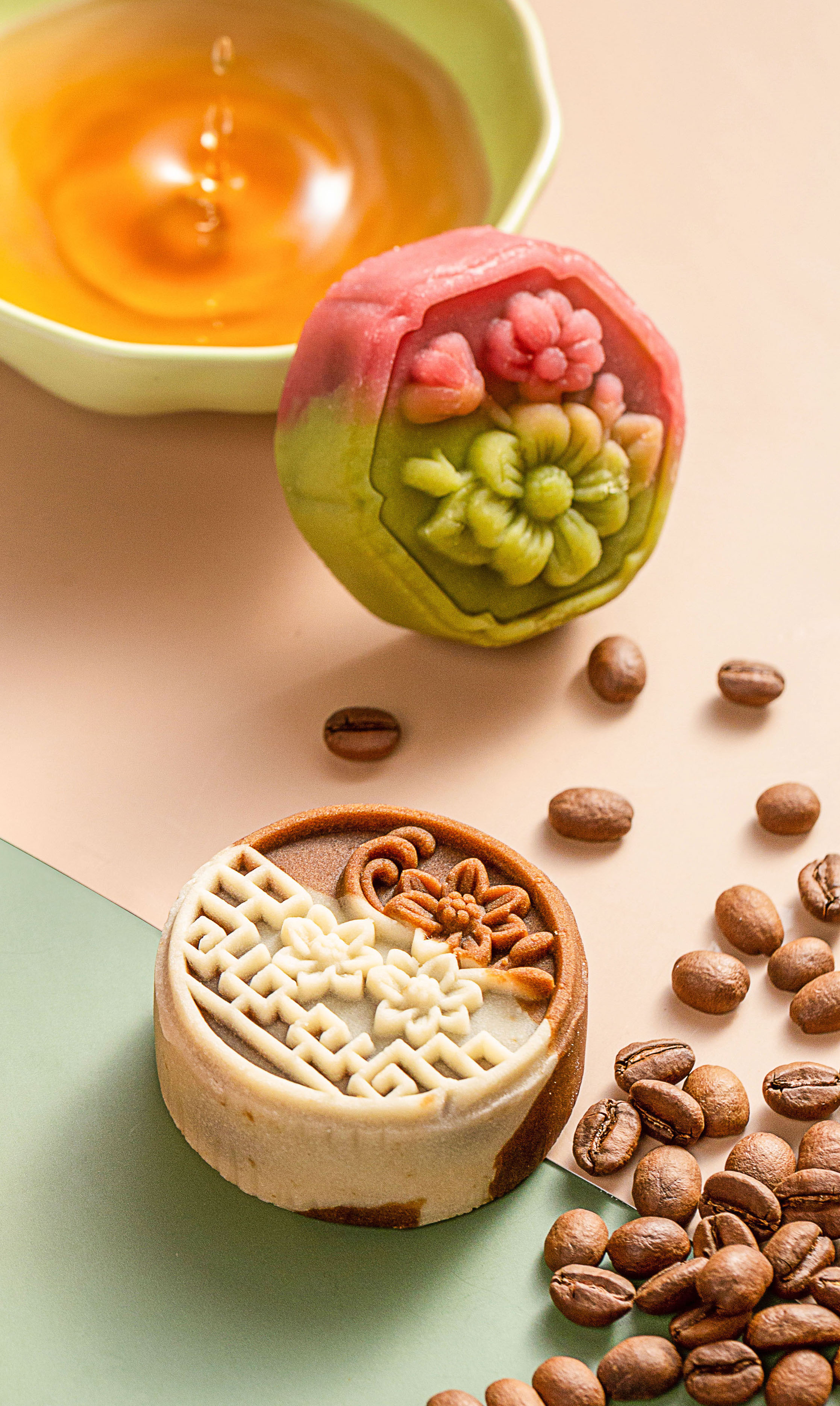 万达美华酒店 金秋美月 双色生椰咖啡月饼.jpg