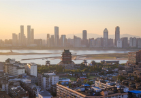 她是英雄城，也是绿色明珠，格雅酒店陪您感受多面南昌