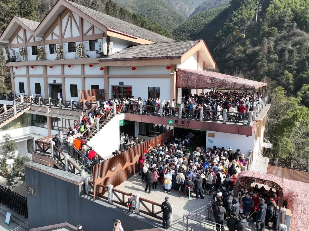 旅游市场火爆！这个春节假期萍乡武功山人气满满，年味满满！