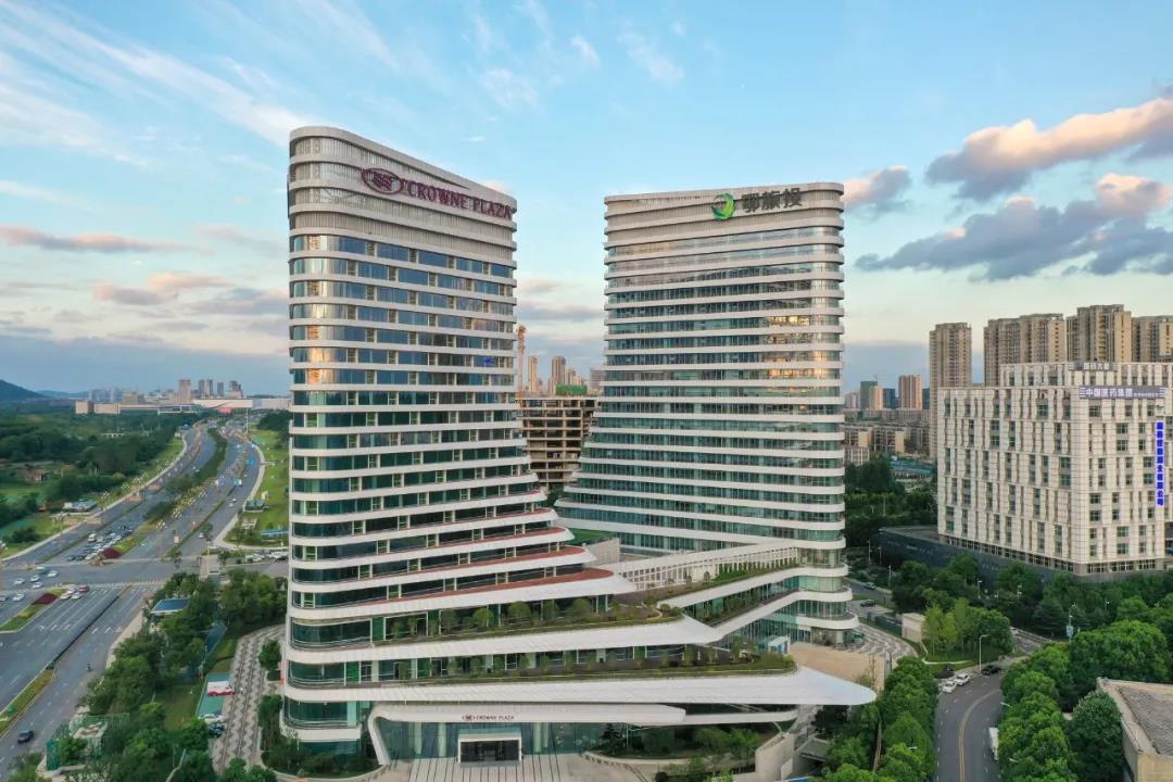 武汉光谷皇冠假日酒店于7月30日正式开业