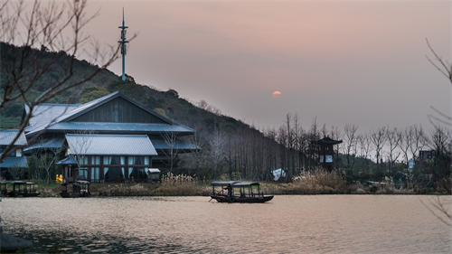 摄图网_500818728_无锡灵山拈花湾日落(企业商用).jpg