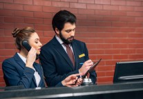 网红因延迟退房辱骂怀孕经理，涉事酒店三亚丽禾温德姆酒店正式回应