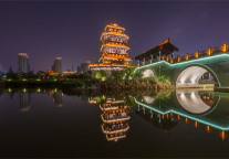 阳光与湖水交映，青皮树酒店与您一起拥抱绿意