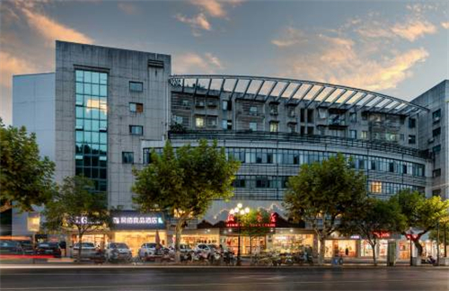 酒店外立面.jpg