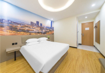 易佰酒店系易佰良品酒店济南领秀城贵和购物中心店，给您清凉一夏