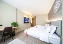 江水依依映长天,贝壳酒店喜相迎