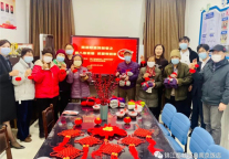 腊八节丨锦江都城经典上海南京路步行街南京饭店给社区孤老送温情