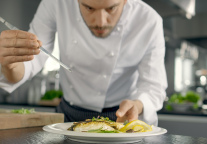 双汇发展：建新工厂发力预制菜加工市场