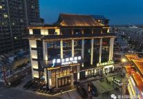 投资了近10家酒店品牌，只有富士国际酒店的营收超出