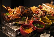 预制菜入侵的酒店年夜饭，能抓住年轻人的胃吗？