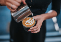 7分甜旗下咖啡品牌“轻醒咖啡”全国首店开业