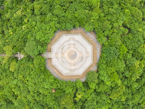 摄图网_501765820_淮南4A风景区八公山登高台（企业商用）.jpg