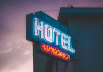 锦江酒店拟变更8.5亿元酒店装修项目资金用于收购WeHotel