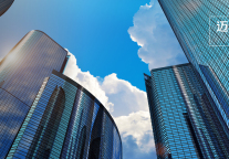 千亿市值物业巨头为何说卖就卖?｜资本论第18期