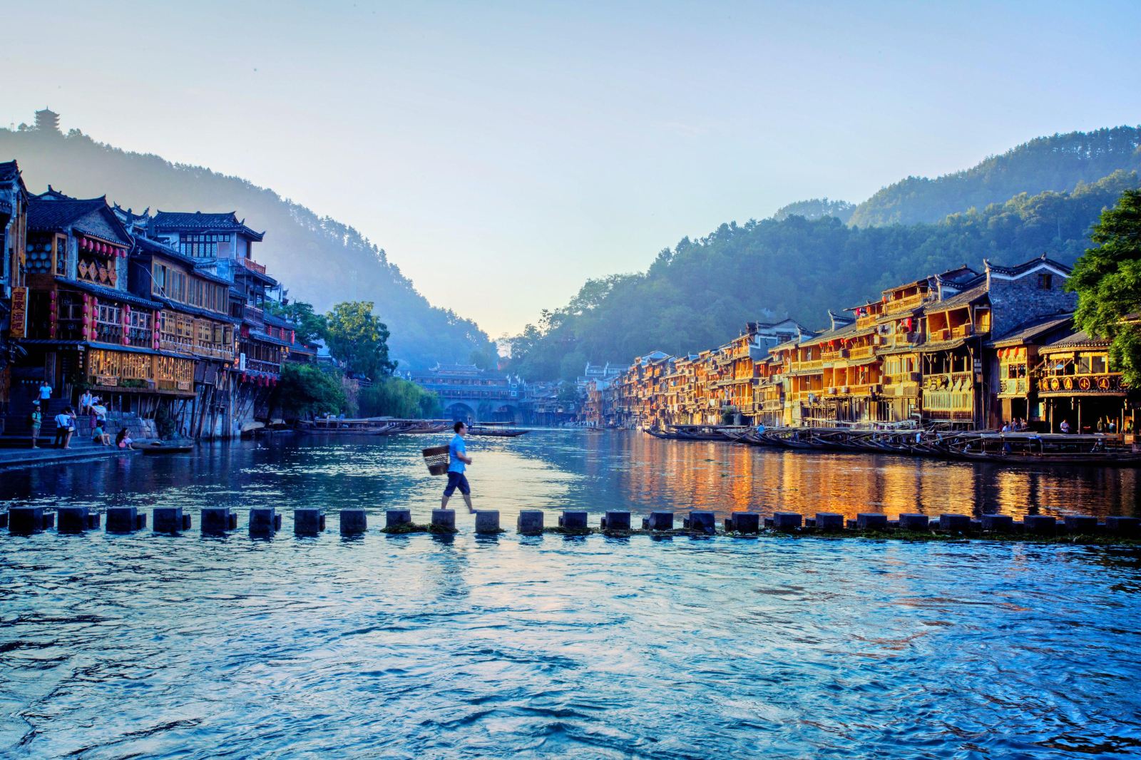 凤凰县出台18条促进旅游产业复苏的支持政策