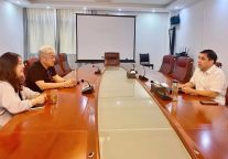 【招商引资】区党委书记徐建中会见客商